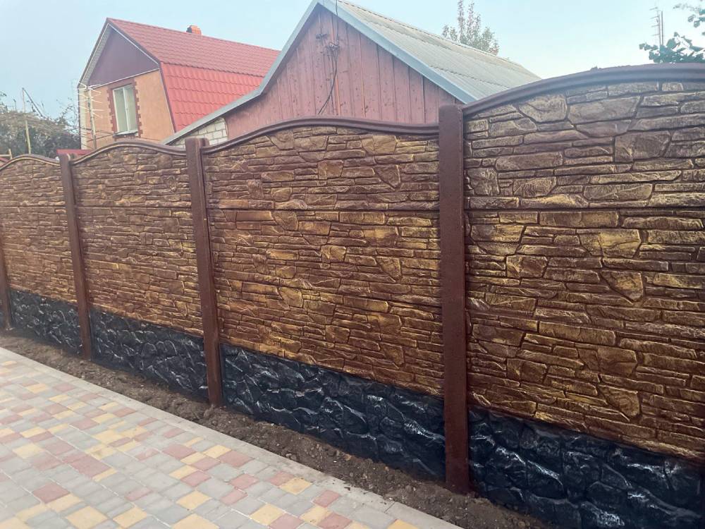 Бетонний паркан «карпатський камінь»