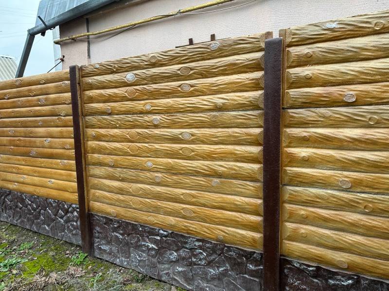 Бетонний паркан під дерево