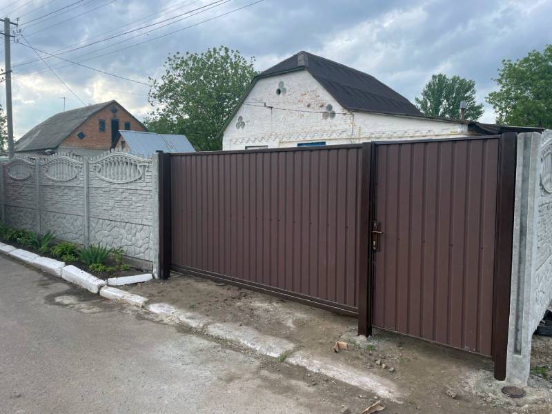 Відкатні ворота з профнастила та хвіртка, Київська обл